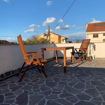 Near In Malinska - 51542 * Porat (Krk)