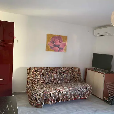 Near In Malinska - 51542 Porat (Krk)