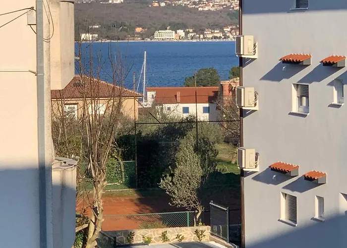Near In Malinska - 51542 Porat (Krk)