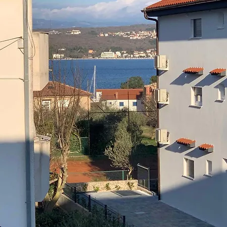 Near In Malinska - 51542 Porat (Krk)